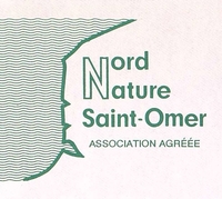 Dessin schématique du littoral du Nord-Pas-de-Calais comportant sur la zone terrestre le texte "Nord Nature Saint-Omer Association agréée".