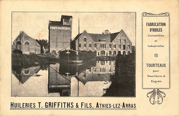 Carte postale noir et blanc montrant la façade d'une entreprise devant un canal.