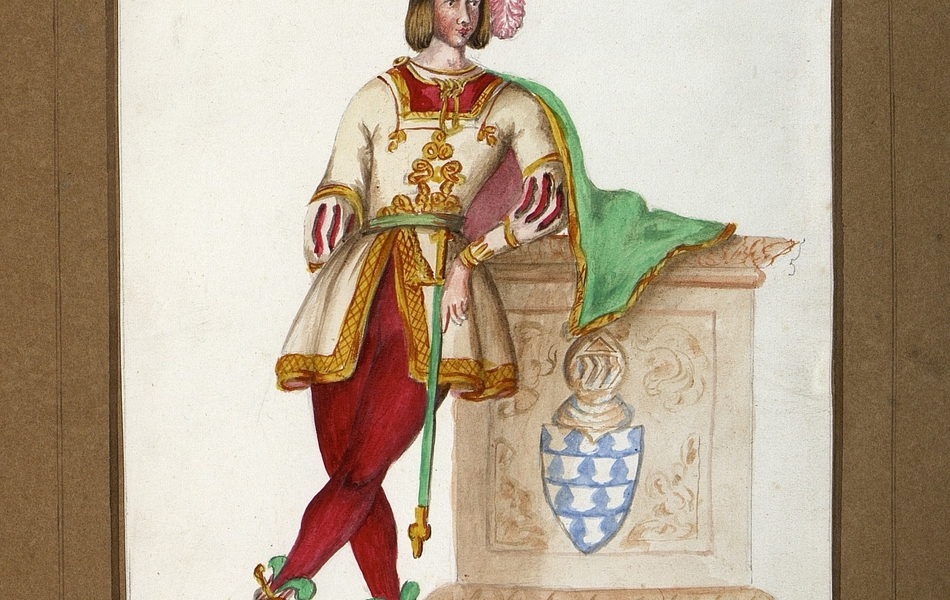 Homme de face vêtu d'une riche tunique blanche bordée d'or sur des collants rouges. Il porte une cape verte et des chausses blanches avec des rayures rouges.  Une épée est suspendue à sa ceinture.  Il est coiffé d'un chapeau rouge cerclé de jaune avec une plume rouge et est adossé à un piédestal orné d'armoiries.