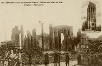 Carte postale noir et blanc montrant les ruines d'une église devant laquelle pose des personnes. Dans un médaillon à droite, la même église avant sa destruction.