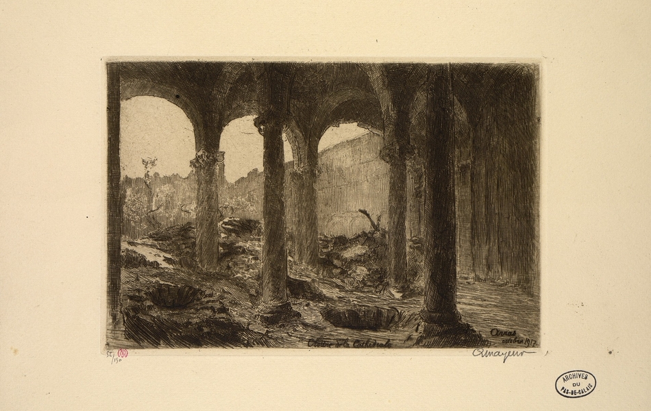 Photographie noir et blanc montrant un bâtiment détruit par un bombardement.