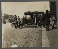 Photographie noir et blanc du général Joffre en visite à Calais le 6 juillet 1915.