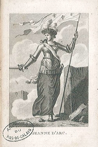 Gravure imprimée représentant Jeanne d'Arc portant une armure, l'épée à la main et brandissant un étendard parsemé de fleurs de lys.