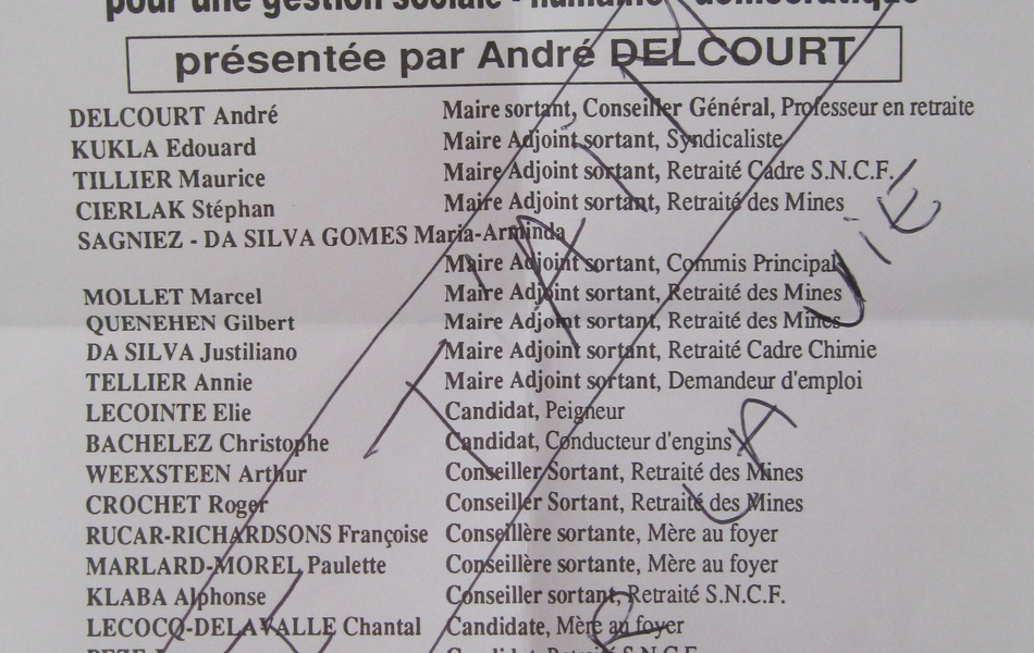 Liste électorale de la commune de Calonne-Ricouart barrée. Entre deux hachures, la mention manuscrite : "je t'aime pour la vie" ornée d'un cœur. 