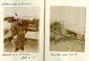 Deux photographies sepia montrant deux hommes posant devant unn avion.