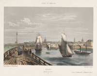 Dessin couleur représentant un port dans lequel amarrent des navire. Au premier plan, une jetée peuplée de passants.