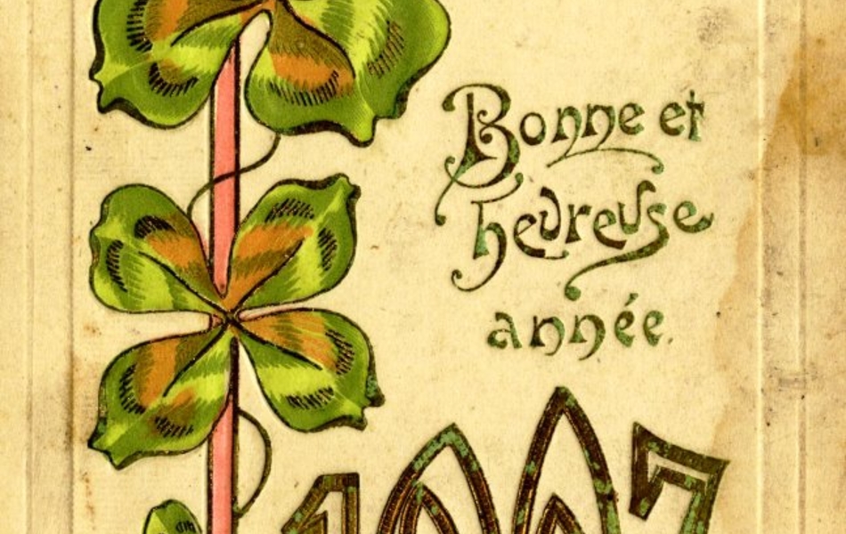 Carte postale couleur montrant trois trèfles à quatre feuilles et sur laquelle on lit "Bonne et heureuse année 1907" 