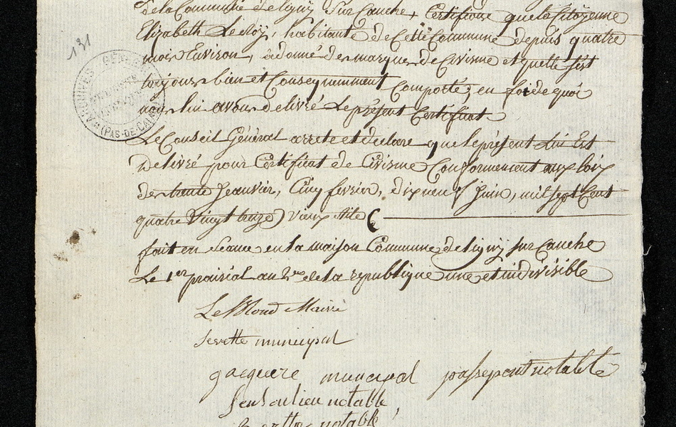 Document manuscrit sur lequel on lit : "Liberté, égalité, fraternité. Département du Pas-de-Calais, district de Saint-Pol, canton de Frévent, municipalité de Ligny-sur-Canche. Nous maire, officiers municipaux et membres du Conseil général de la commune de Ligny-sur-Canche, certifions que la citoyenne Elisabeth Le Roy, habitante de cette commune depuis quatre  mois environ,  a donné des marques de civisme et quelle  fut toujours bien et conséquemment comporté, en foi de quoi nous lui avons délivré le présent certificat. Le conseil général arrête et déclare que le présent  lui est délivré pour certificat de civisme conformèment aux lois des trente janvier, cinq février, dix neuf juin mil sept cent quatre vingt treize. Fait en séance en la maison commune de Ligny-sur-Canche le 1er prairial en 2 de la République une et indivisible".