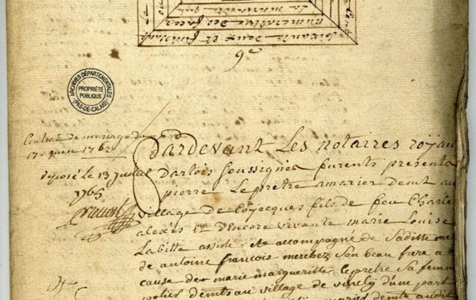 Document manuscrit sur lequel on lit "Registre noeuvième aux contrats de mariages de l'étude du notaire Cousin". Ce titre est entouré de trois carrés dans lesquels il est noté "commençant le dix sept juin mil sept cent soixante deux et finissant le quinze de janvier mil sept cent soixante trois avec une table numérative des faces où ils sont enregistrés et les noms tant du mariant que de la mariante qui ont contracté".