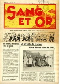 Une du journal "Sang et Or". Le titre est écrit en rouge sur fond jaune (montrant un terrain de football), en-dessous un petit dessin représente une fanfare en marche, suivie par un groupe de personnes dont des joueurs de football sous des parapluies. La seconde partie de cette une est consacrée à l'article retranscrit ci-contre, accompagné d'une photographie noir et blanc de groupe.